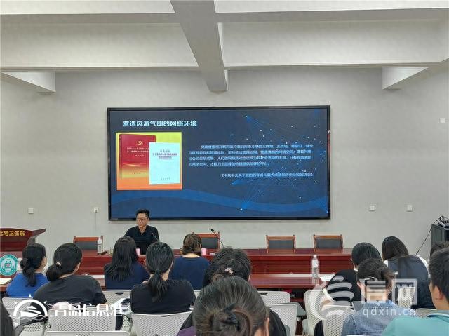 “網(wǎng)絡(luò)正能量進社區(qū)”開展專題講座 號召養(yǎng)成良好上網(wǎng)習(xí)慣