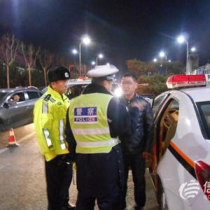 飲酒司機躲查車沖進死胡同 檢測后方知還沒達(dá)標(biāo)