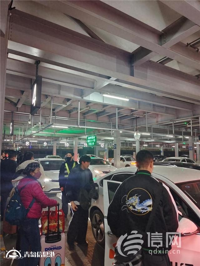 實(shí)探膠東機(jī)場(chǎng)深夜打車：多數(shù)乘客叫車順利，個(gè)別平臺(tái)易出問題