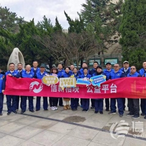 遼源路街道開展便民服務(wù)大集 交警向居民普及假期文明出行知識(shí)