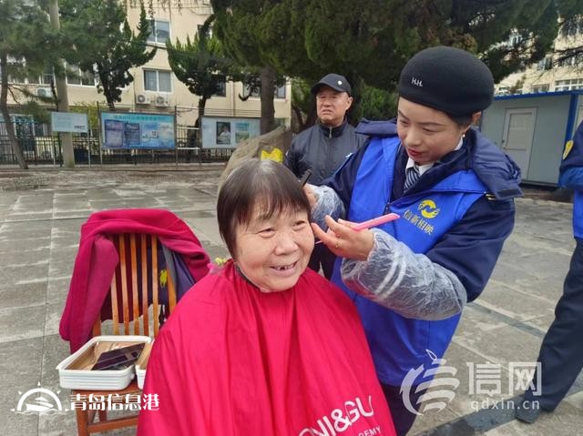 遼源路街道開(kāi)展便民服務(wù)大集 交警向居民普及假期文明出行知識(shí)