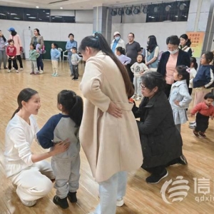 白天上班晚上學特長 青島市北區(qū)藝術夜校受到市民追捧