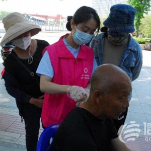 迎接國際護士節(jié) 青島市即墨區(qū)義診服務進社區(qū)