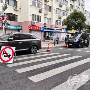 直擊高考：老師六點(diǎn)半就來(lái)到考點(diǎn) 將全程陪伴考生