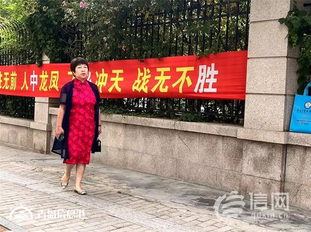 直擊高考：老師六點(diǎn)半就來到考點(diǎn) 將全程陪伴考生