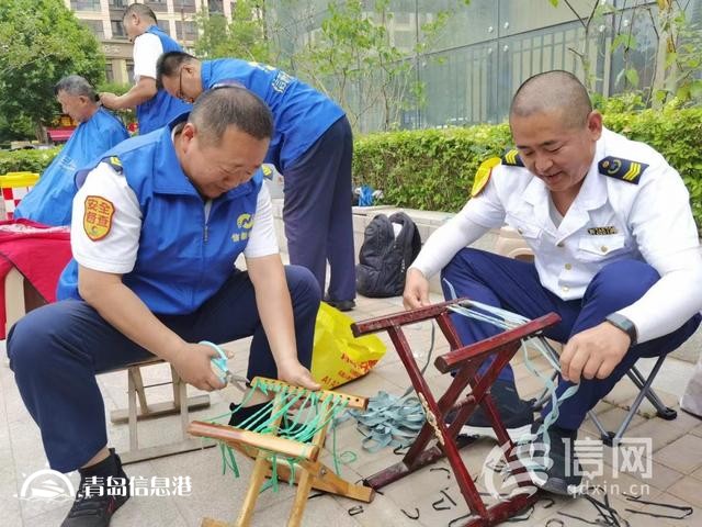 信新相映走進錦苑社區(qū) 志愿者磨刀、維修鍋具樣樣在行