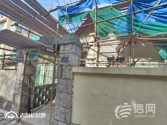 青島齊東路一處正在改造的木制結構房屋突發(fā)火情