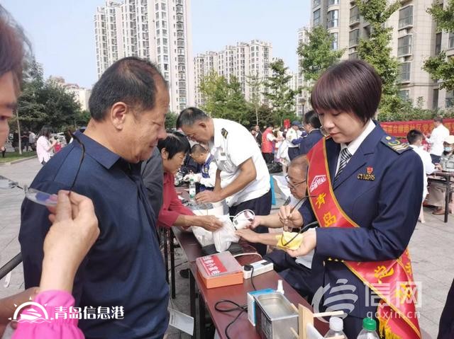 情暖重陽 臺柳路社區(qū)開展“金秋重陽·溫情相伴”系列便民活動