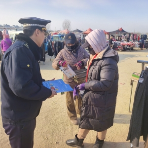 同和執(zhí)法中隊開展“依法維護市容秩序共建、共治、共享美麗家園”宣傳活動 ...