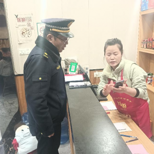 李園街道綜合行政執(zhí)法中隊：整治餐飲“油煙味”，守護城市“煙火氣” ...
