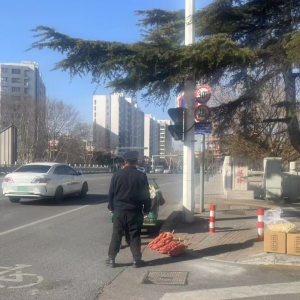 平度市東閣街道執(zhí)法中隊“信用+”整治市容，點亮城市之美