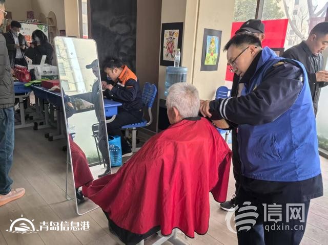 ?臺(tái)柳路社區(qū)開展“紅柳情”便民小專場(chǎng)活動(dòng) 磨刀服務(wù)又添“新”力