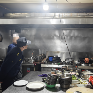 平度市東閣街道執(zhí)法中隊“信用+”嚴(yán)管餐飲油煙，守護(hù)“煙火氣” ...