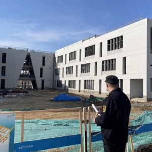 平度市東閣街道執(zhí)法中隊推進春季揚塵治理，守護蔚藍天空